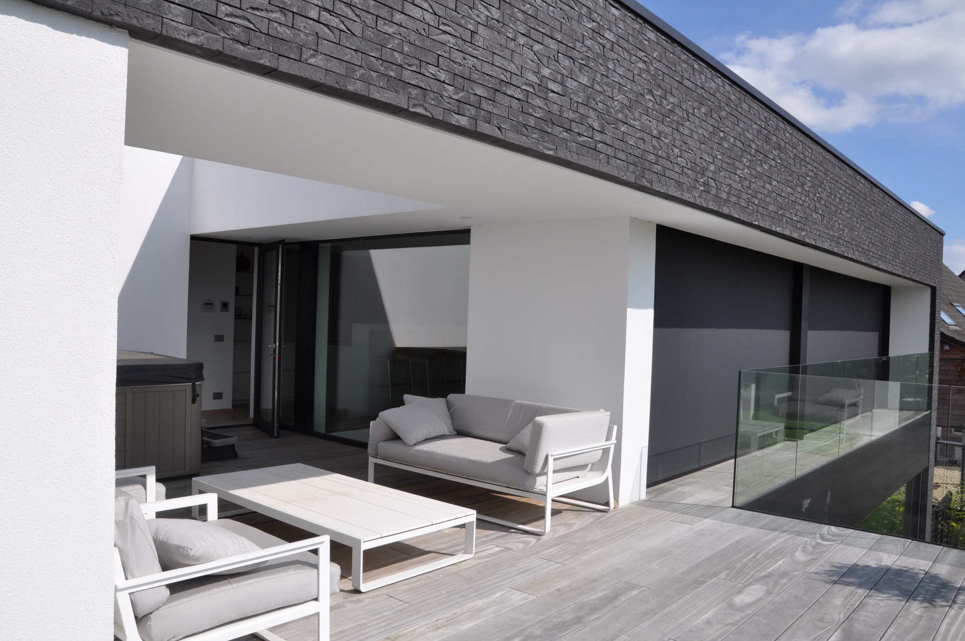 Bestaande architectuur van Baert & Van Der Goten, gezien vanuit de tuin